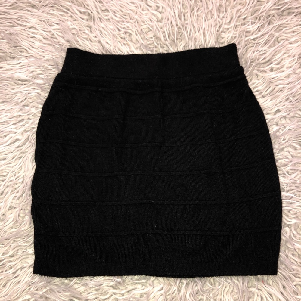 Black textured skirt